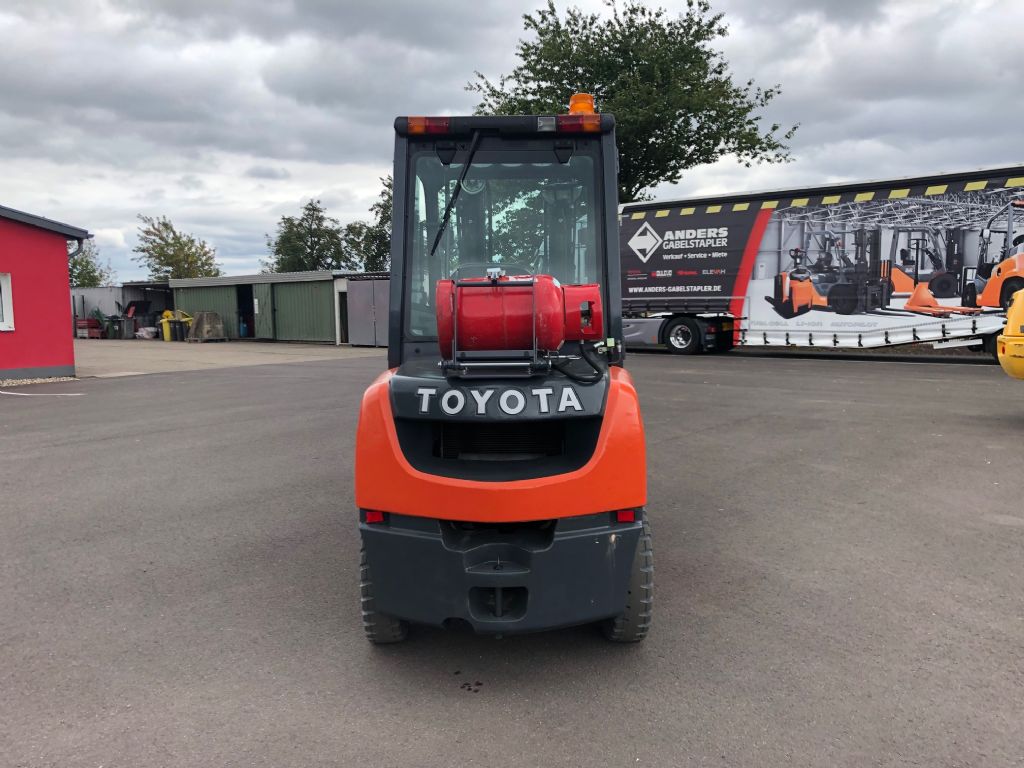 Toyota-02-8FGF30-Treibgasstapler-http://www.anders-gabelstapler.de