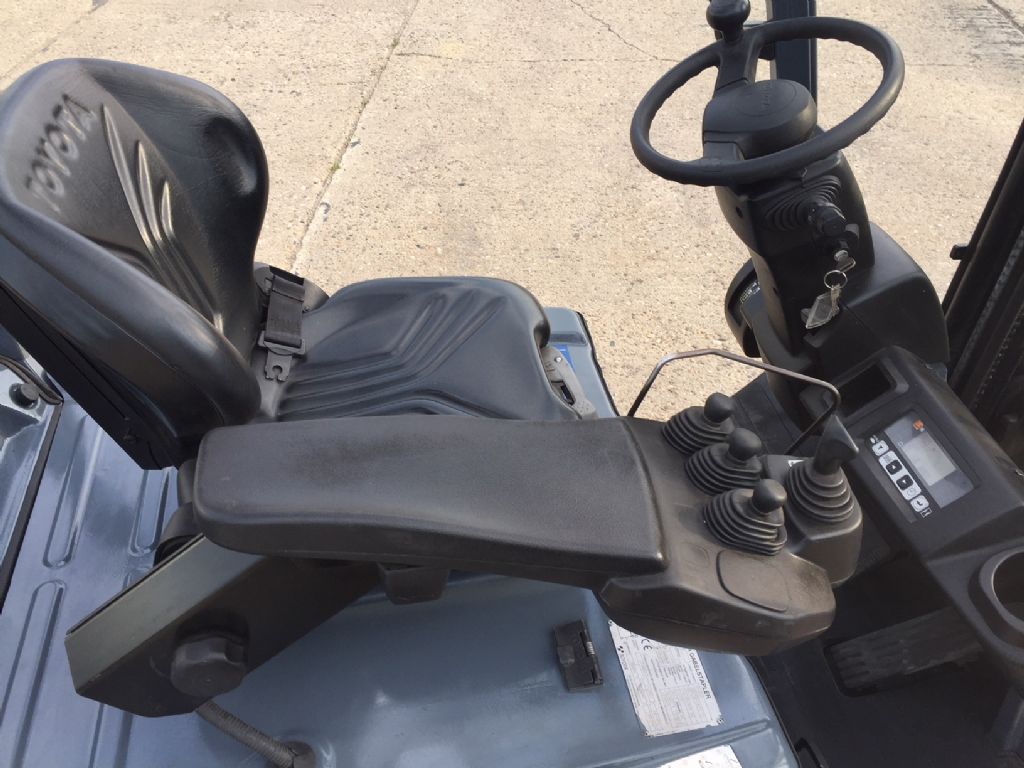 Toyota-8FBET20-Elektro 3 Rad-Stapler-http://www.anders-gabelstapler.de