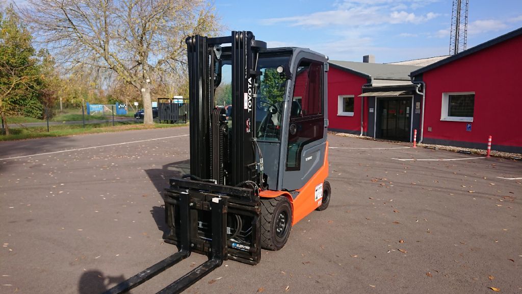 Toyota-9FBMK30T-Elektro 4 Rad-Stapler-http://www.anders-gabelstapler.de