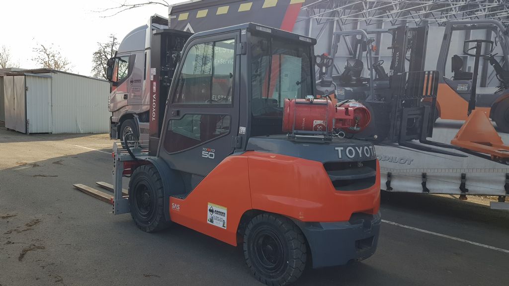 Toyota-8FG50N-Treibgasstapler-http://www.anders-gabelstapler.de