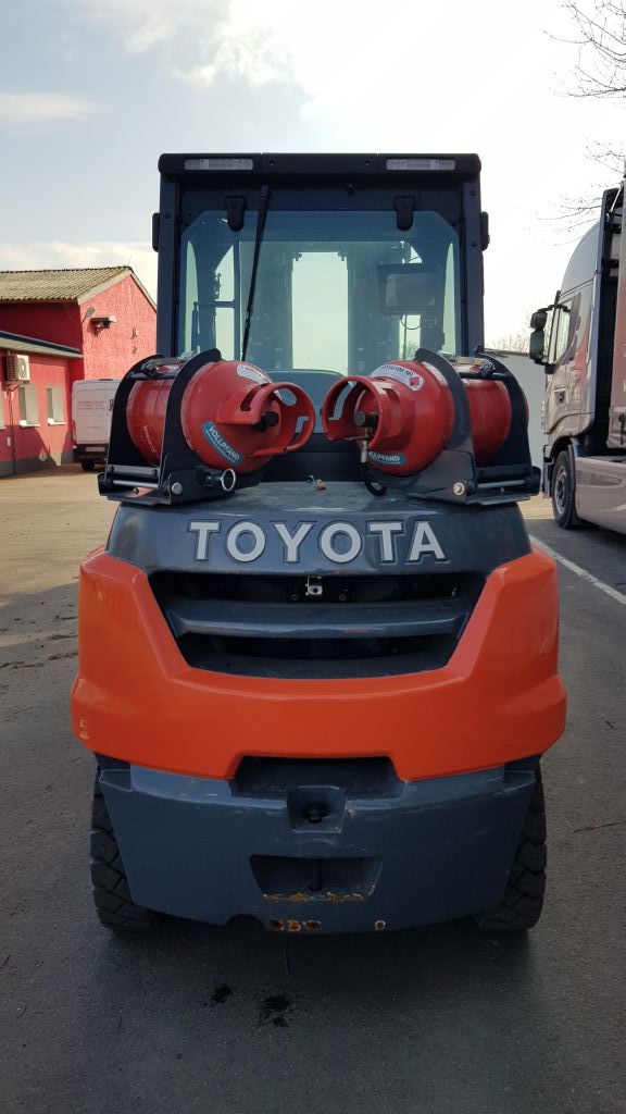 Toyota-8FG50N-Treibgasstapler-http://www.anders-gabelstapler.de