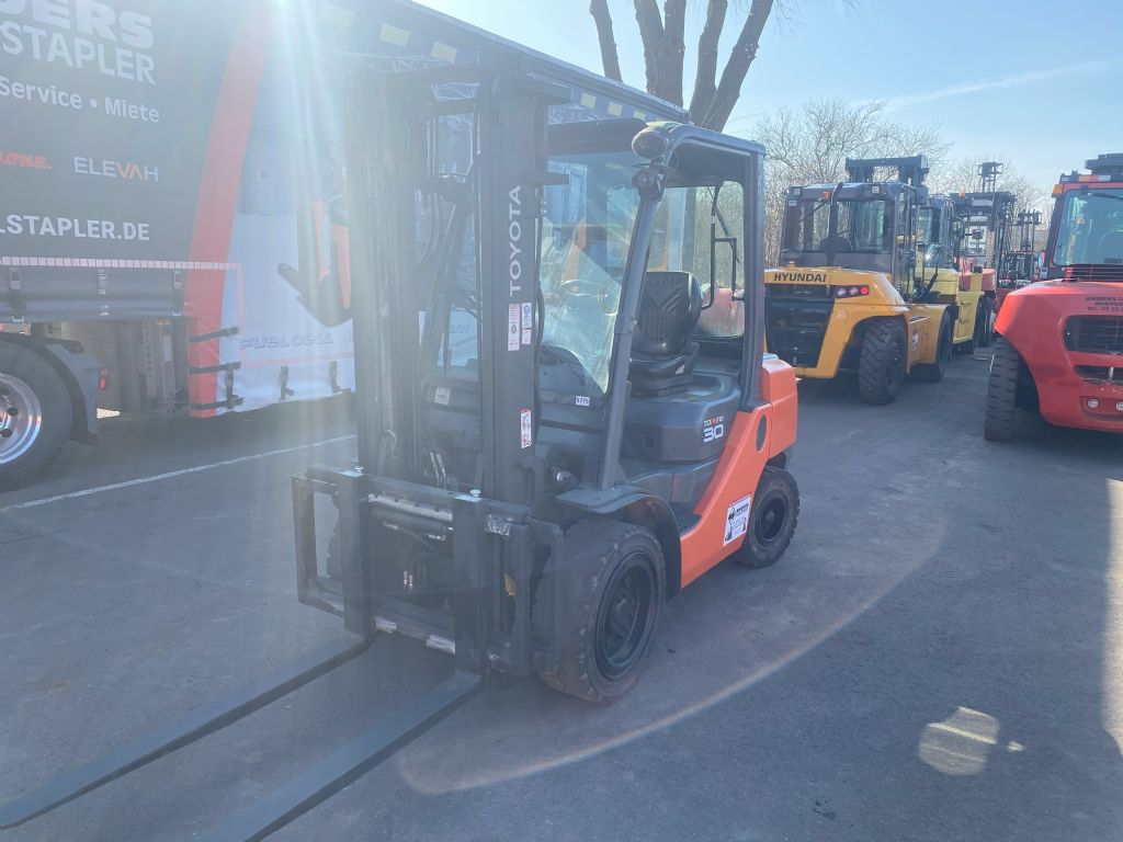 Toyota 02-8FGF30 Treibgasstapler www.anders-gabelstapler.de