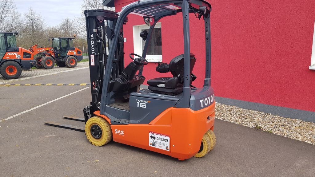Toyota-8FBEK16T-Elektro 3 Rad-Stapler-http://www.anders-gabelstapler.de