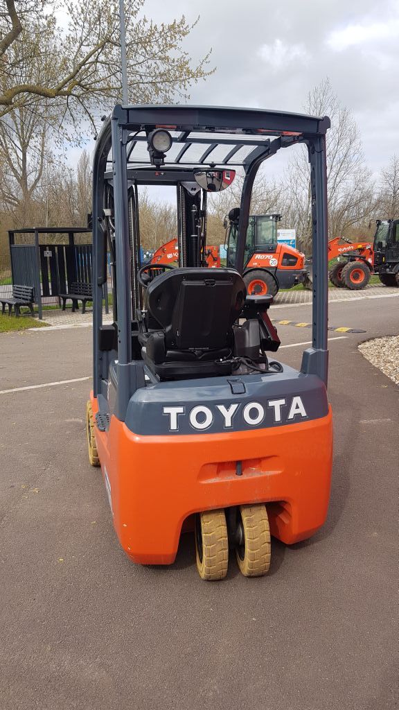 Toyota-8FBEK16T-Elektro 3 Rad-Stapler-http://www.anders-gabelstapler.de