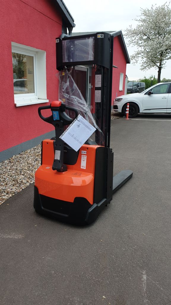 Toyota-SWE120L-Doppelstockstapler-http://www.anders-gabelstapler.de