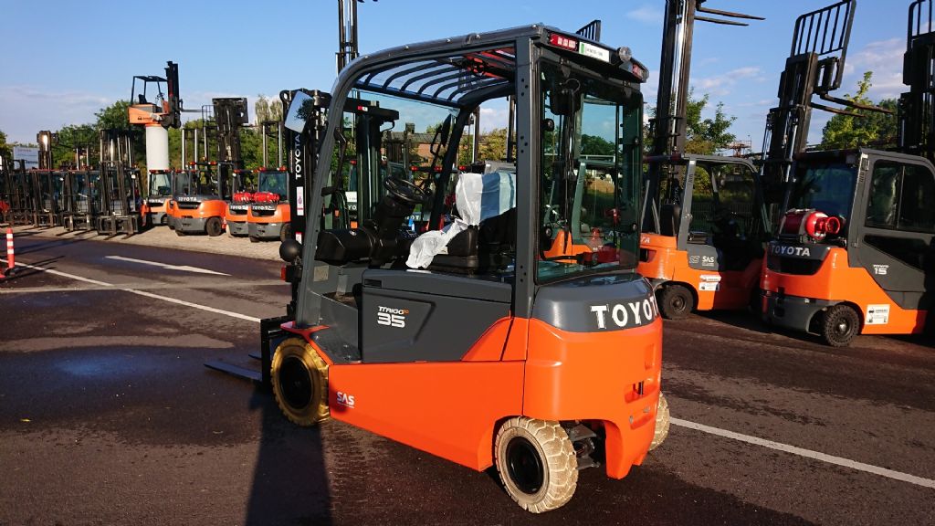 Toyota-8FBMT35-Elektro 4 Rad-Stapler-http://www.anders-gabelstapler.de