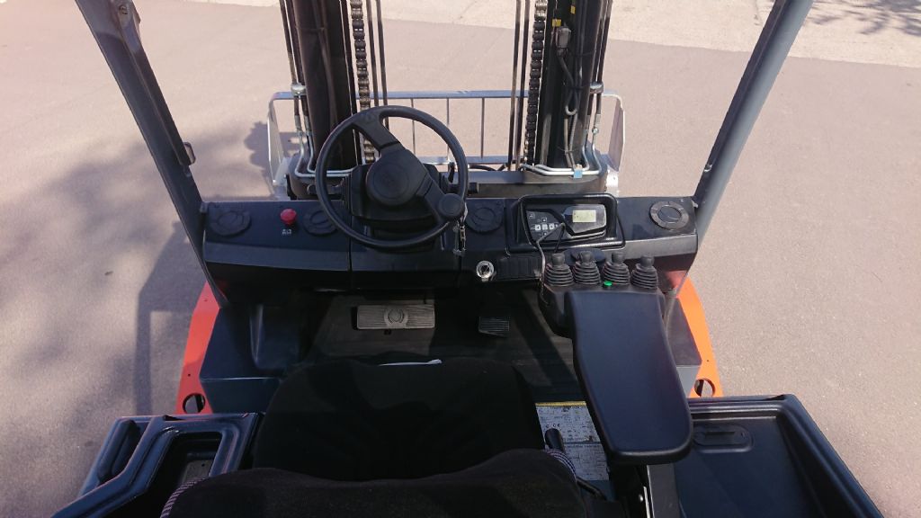 Toyota-8FBMHT60-Elektro 4 Rad-Stapler-http://www.anders-gabelstapler.de