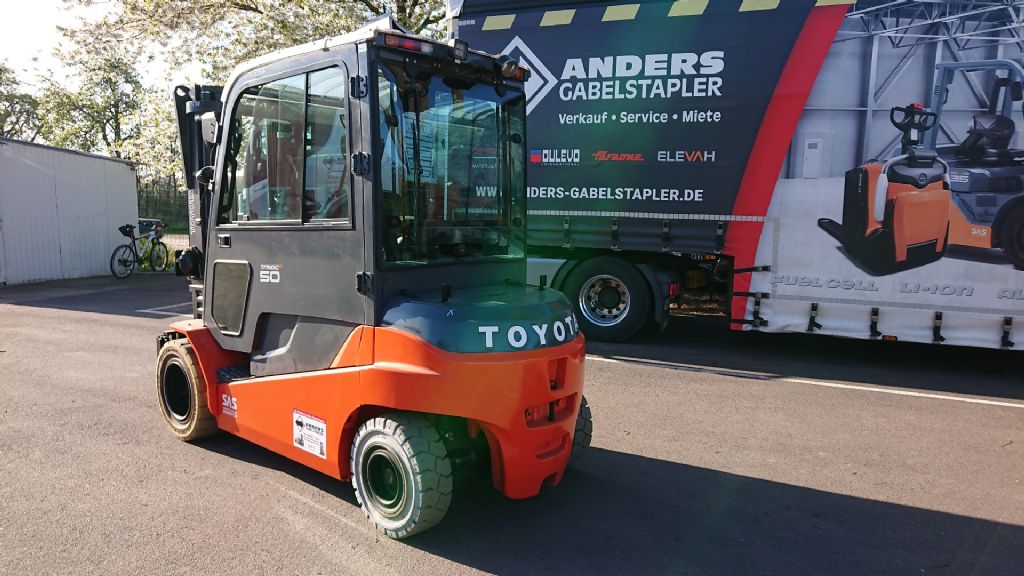 Toyota-8FBMT50-Elektro 4 Rad-Stapler-http://www.anders-gabelstapler.de
