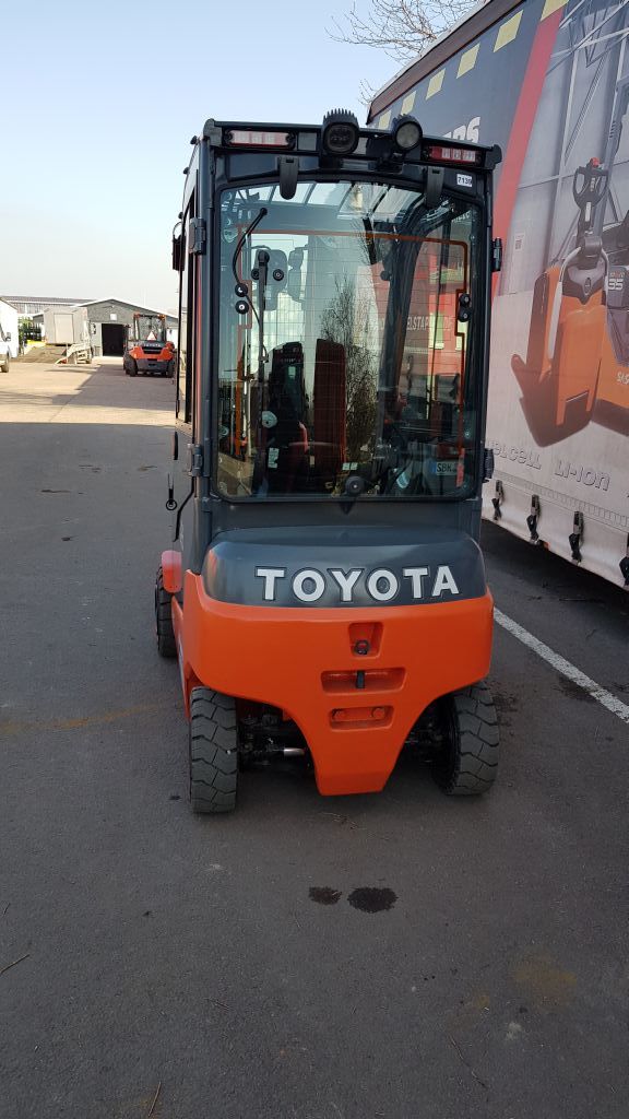 Toyota-8FBMK20T-Elektro 4 Rad-Stapler-http://www.anders-gabelstapler.de