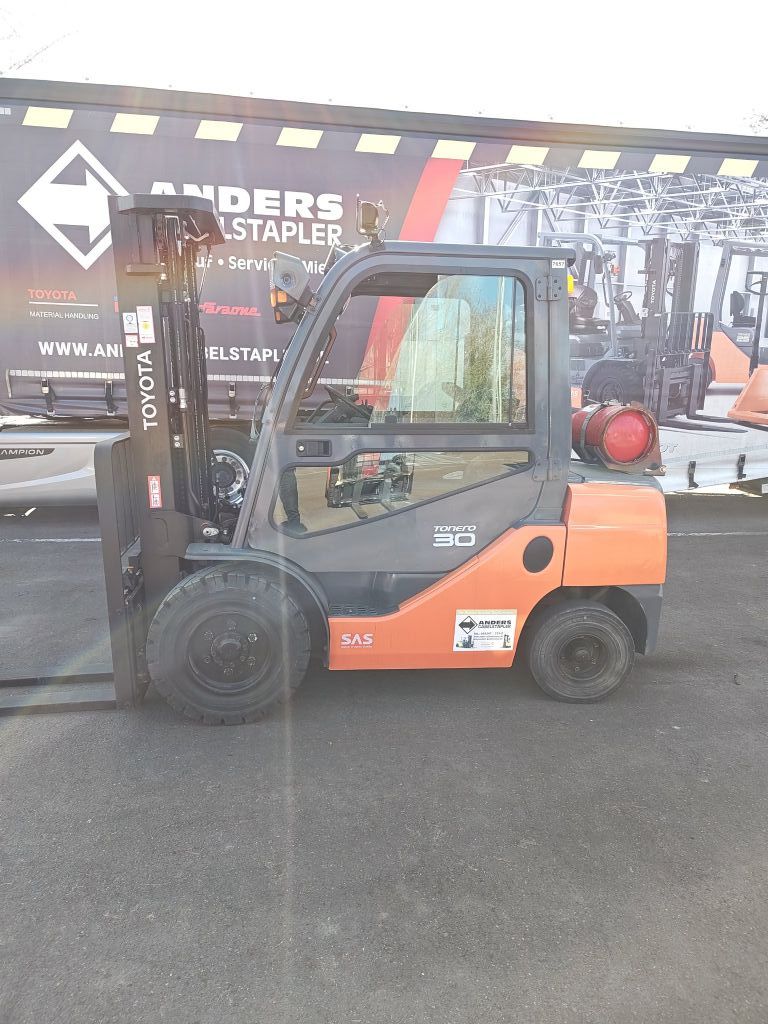 Toyota 02-8FGF30 Treibgasstapler www.anders-gabelstapler.de