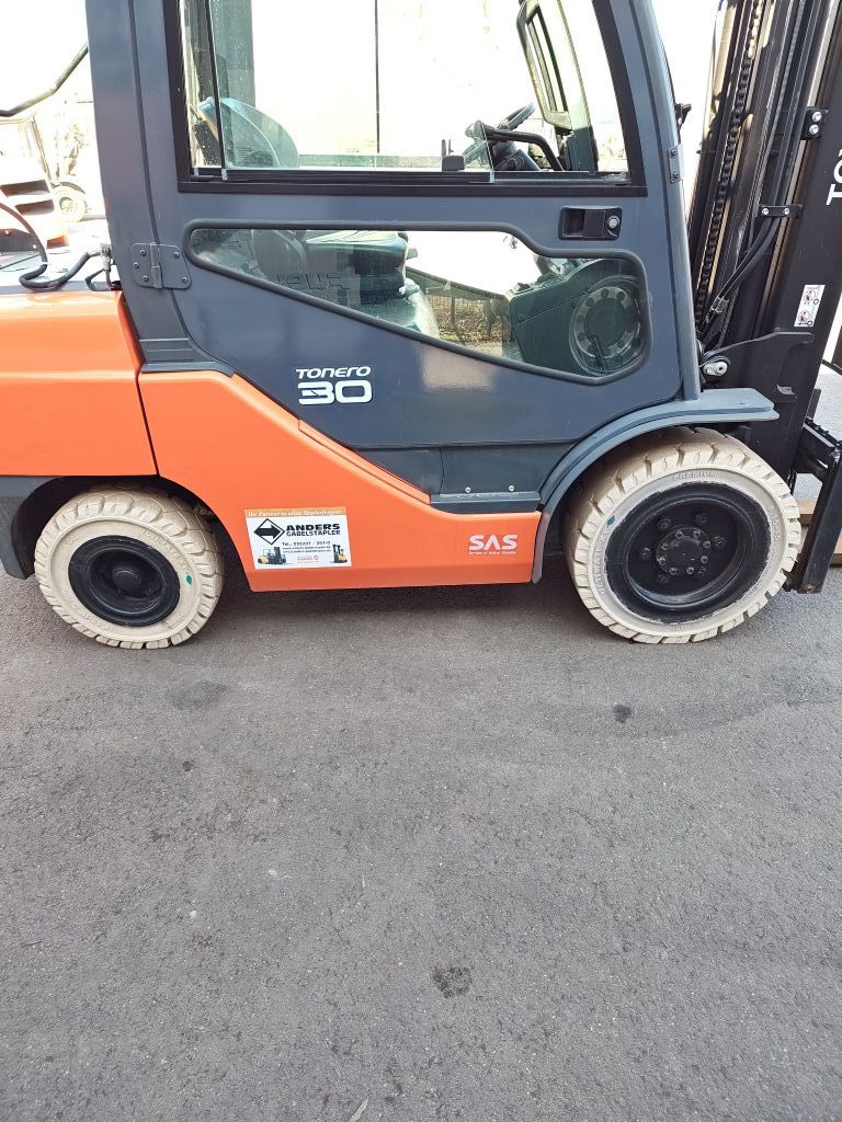 Toyota 02-8FGF30 Treibgasstapler www.anders-gabelstapler.de