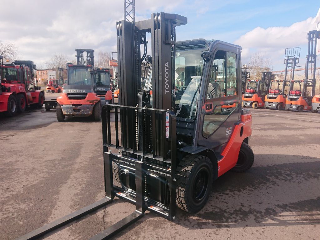 Toyota 02-8FDF30 Dieselstapler www.anders-gabelstapler.de