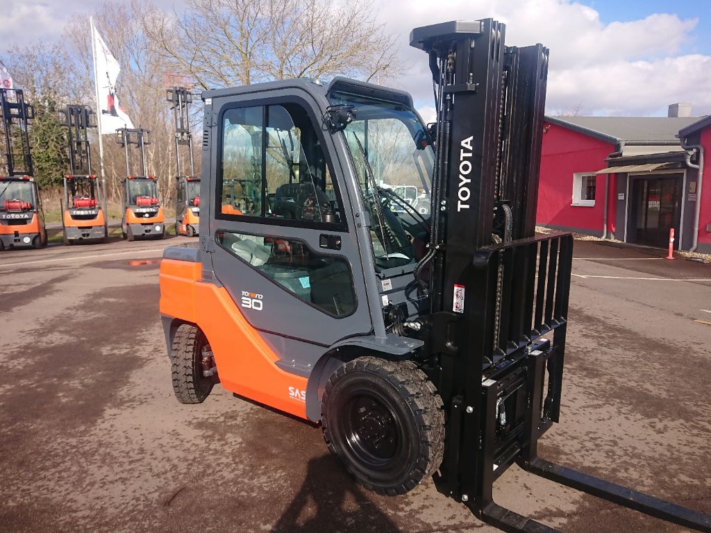 Toyota-02-8FDF30-Dieselstapler-http://www.anders-gabelstapler.de