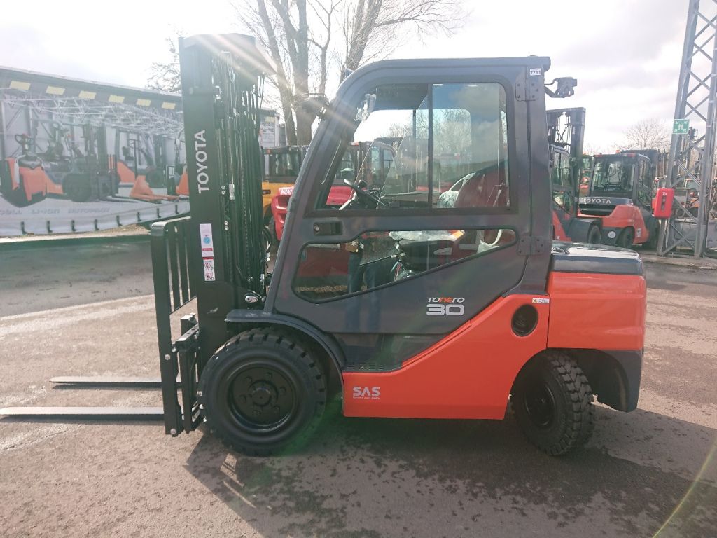Toyota-02-8FDF30-Dieselstapler-http://www.anders-gabelstapler.de