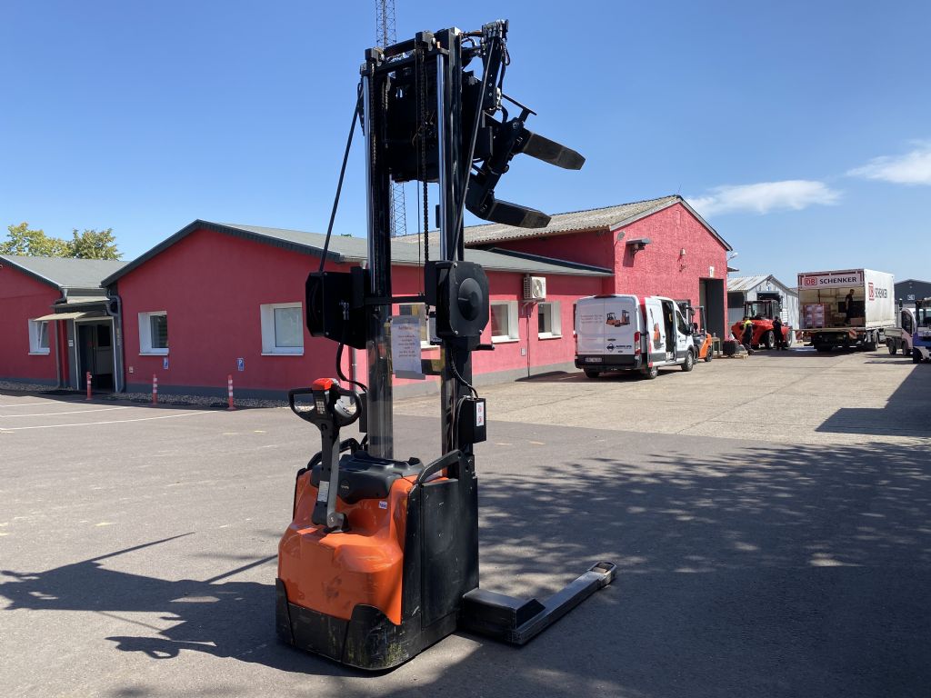 Toyota-SWE140S-Deichselstapler-http://www.anders-gabelstapler.de