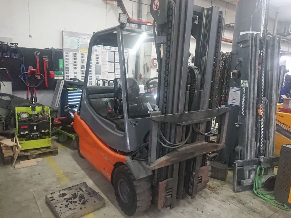 Linde E30 Elektro 4 Rad-Stapler www.anders-gabelstapler.de