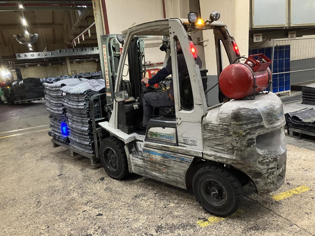 Unicarriers-UG1D2A32-Treibgasstapler-www.andres-gabelstapler.de
