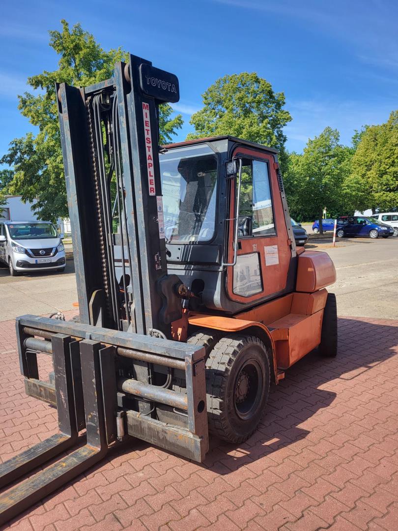 Toyota-5FD70-Dieselstapler-www.andres-gabelstapler.de