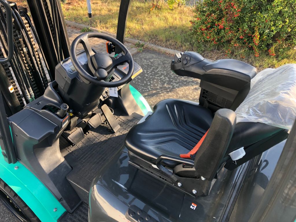 Mitsubishi FD35N3 Dieselstapler www.staplerzentrum-leipzig.de Mitsubishi FD35N3 Dieselstapler www.staplerzentrum-leipzig.de