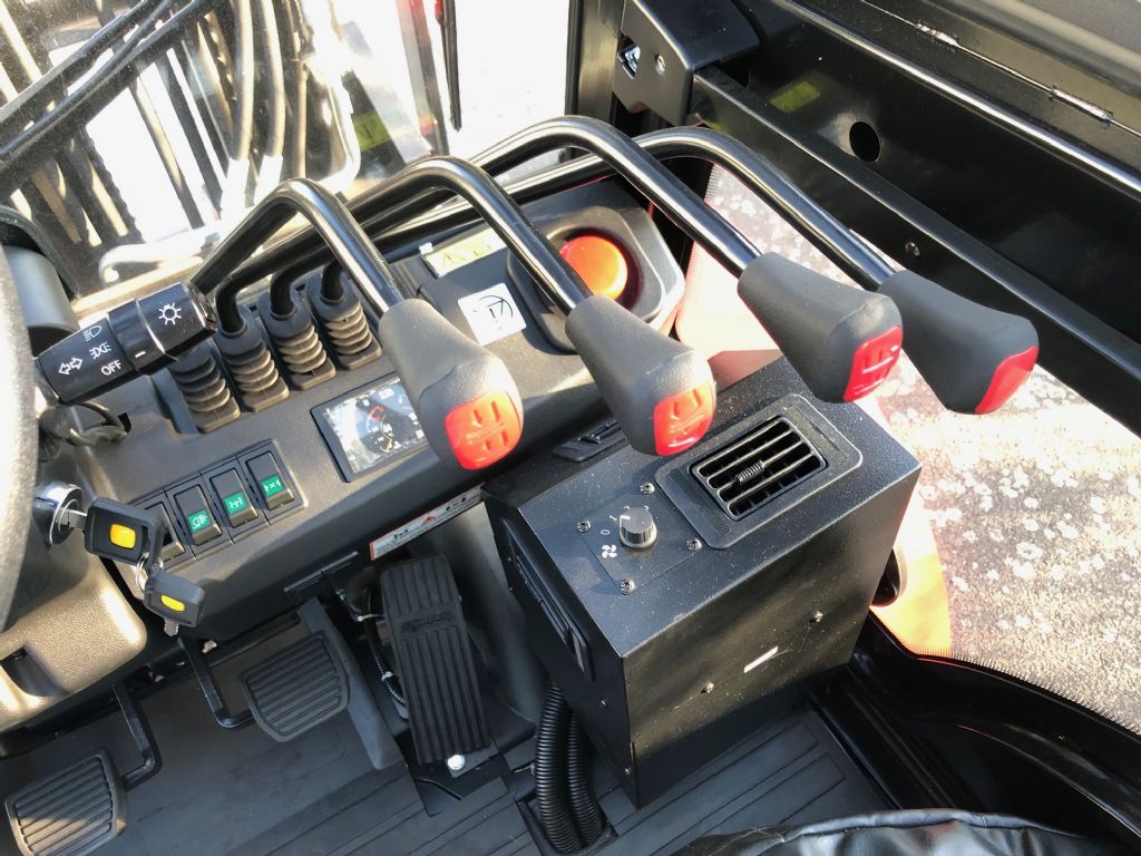 Hangcha CPCD35 XW98C-RT4 Geländestapler www.staplerzentrum-leipzig.de Hangcha CPCD35 XW98C-RT4 Geländestapler www.staplerzentrum-leipzig.de