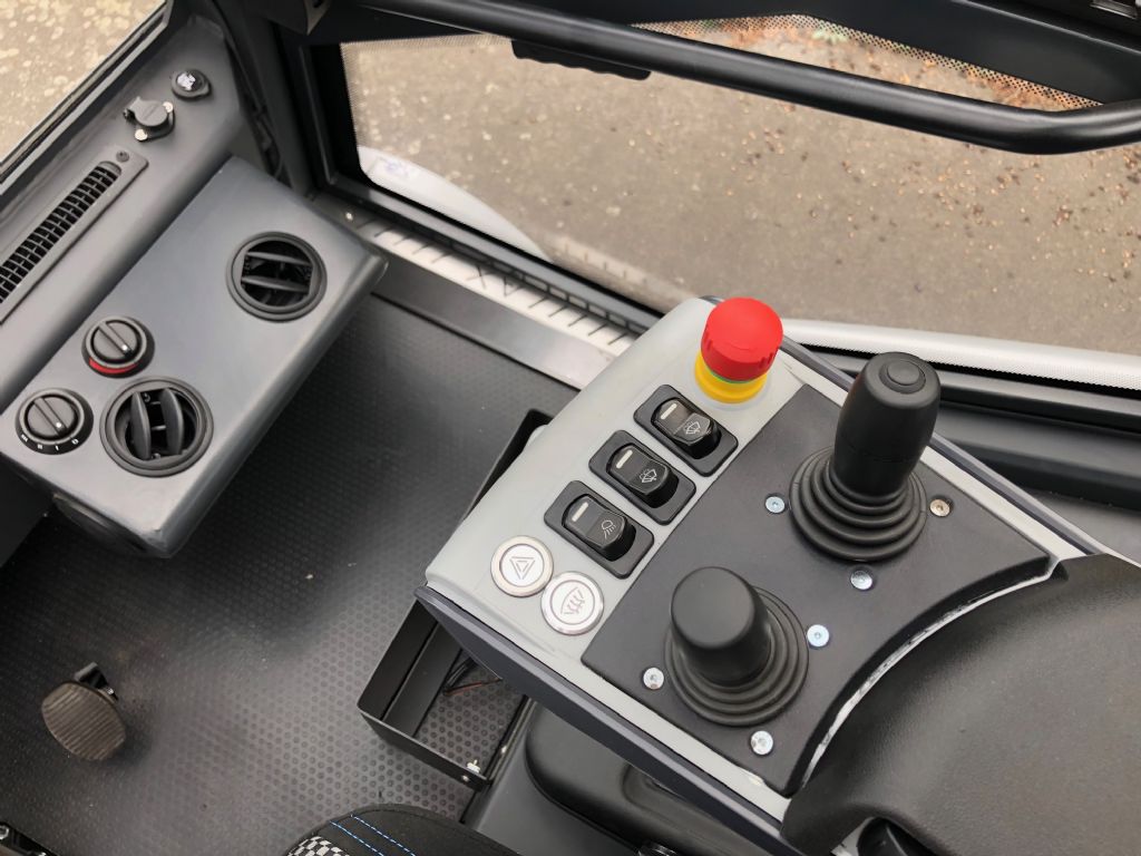 Carer A80-900X Elektro 4 Rad-Stapler www.staplerzentrum-leipzig.de Carer A80-900X Elektro 4 Rad-Stapler www.staplerzentrum-leipzig.de