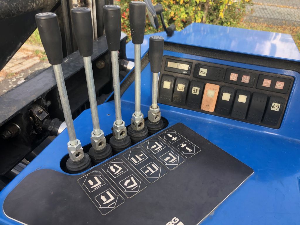 Terberg TKL-M-3x3 Mitnahmestapler www.staplerzentrum-leipzig.de Terberg TKL-M-3x3 Mitnahmestapler www.staplerzentrum-leipzig.de