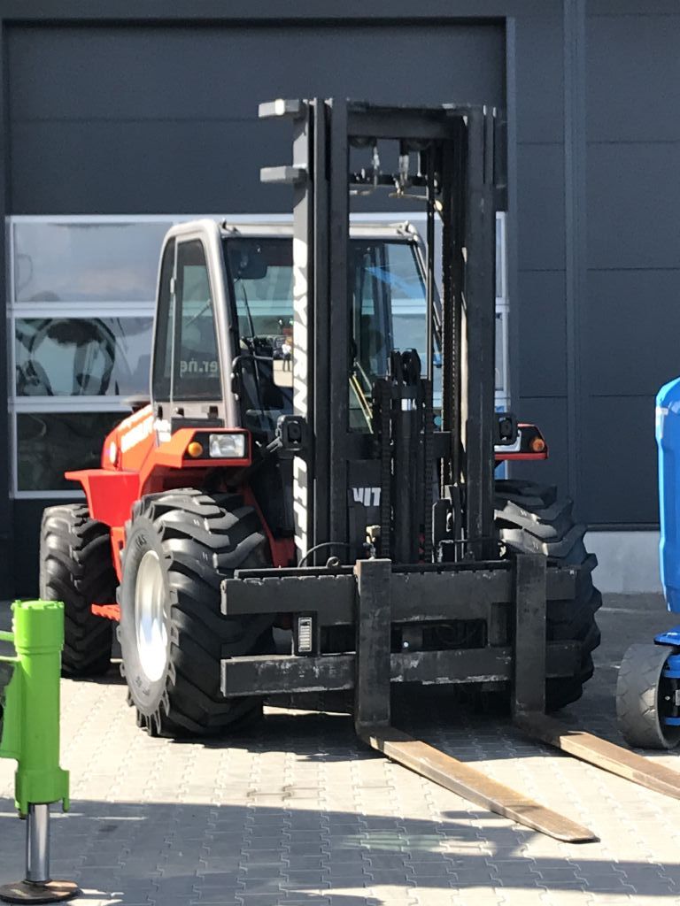 Manitou M40.4 Gelndestapler www.arbeitsbuehnen-staplerverleih.de