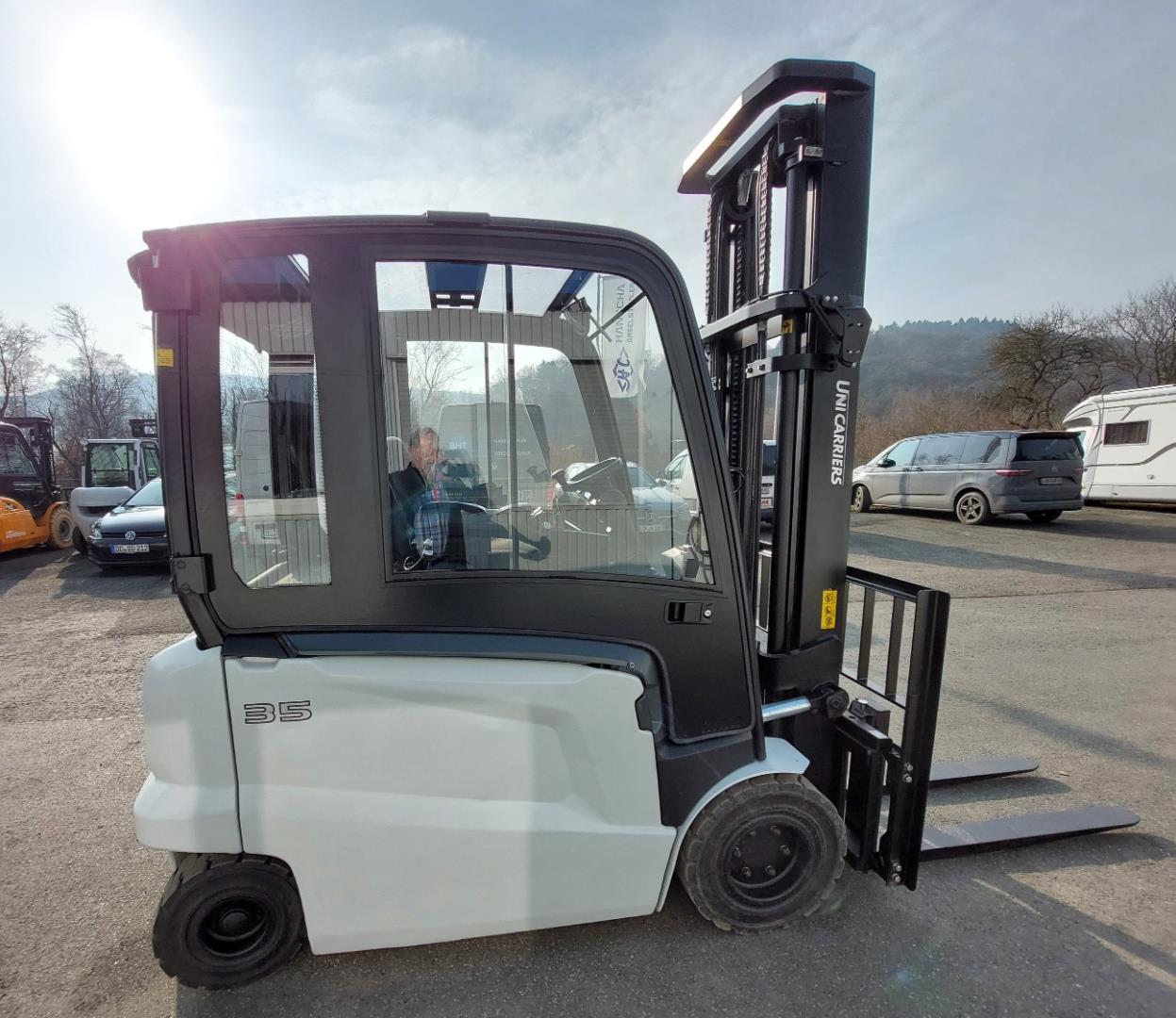 UniCarriers MX35L 4-Rad-Elektro Elektro 4 Rad-Stapler www.hangcha-gabelstapler.de