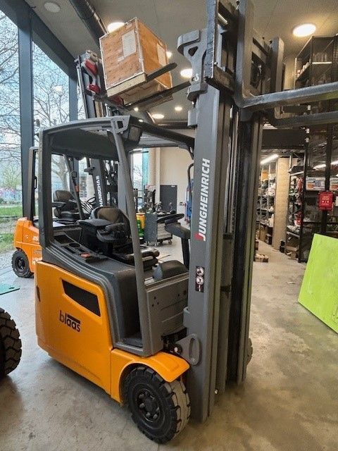 Jungheinrich EFG216k Elektro 3 Rad-Stapler www.blaas-gabelstapler.com