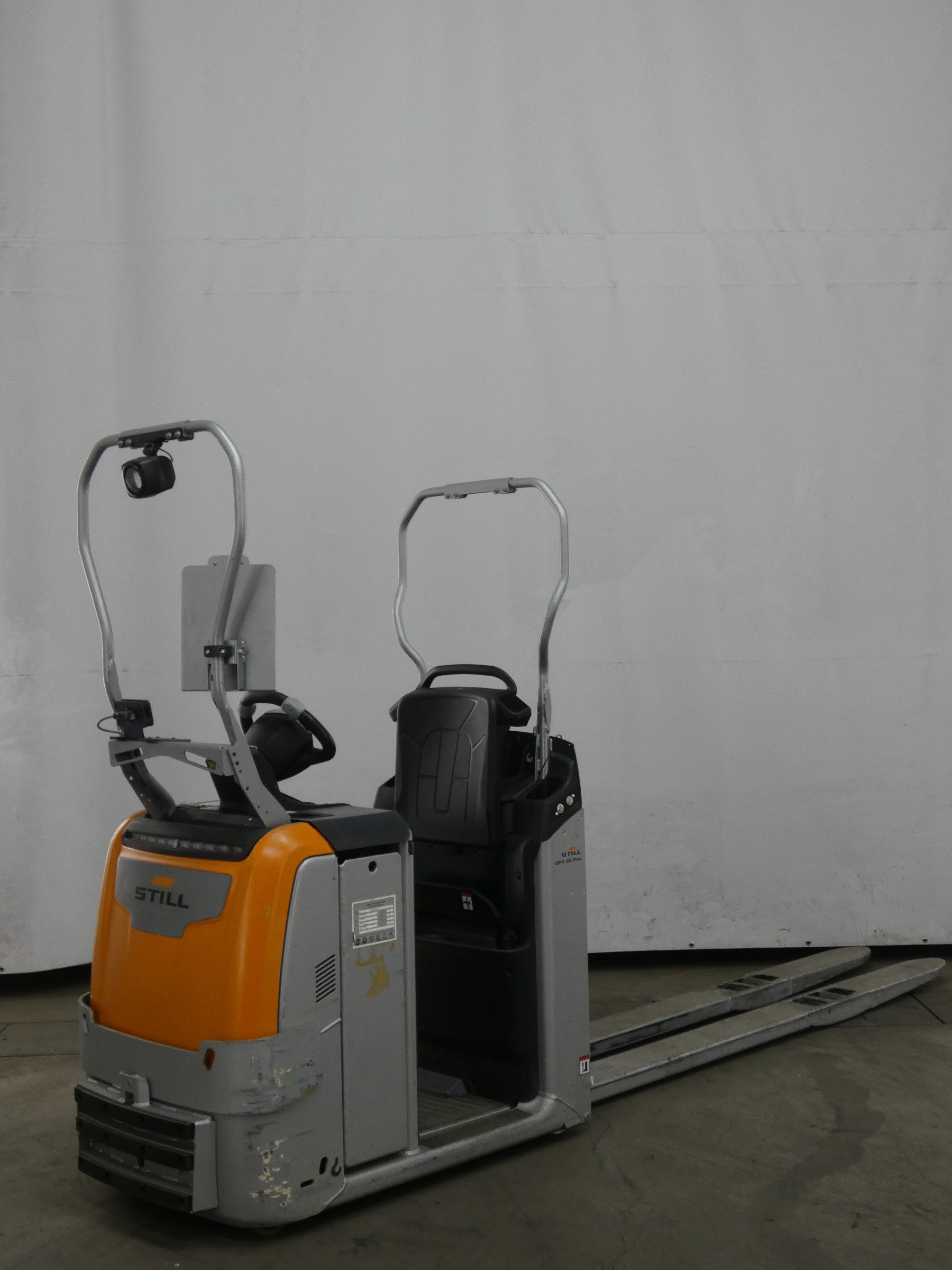 Still OPX20PLUS/2400MM Niederhubkommissionierer www.blackforxx.com