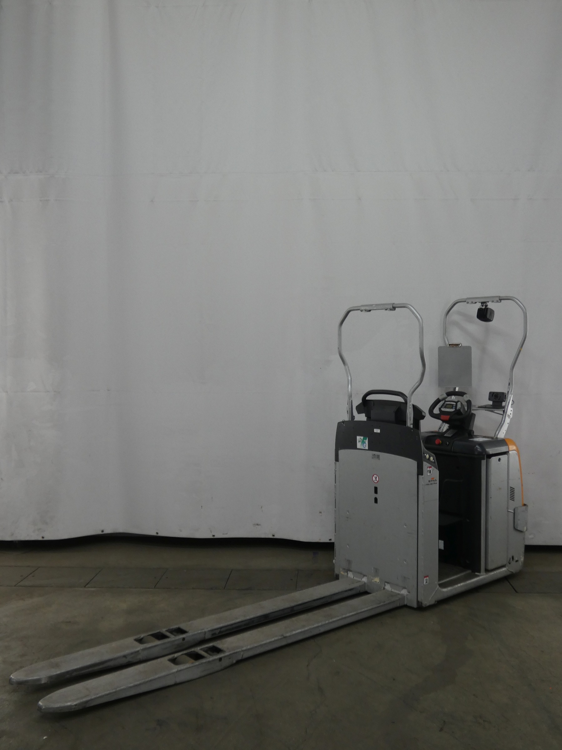 Still OPX20PLUS/2400MM Niederhubkommissionierer www.blackforxx.com