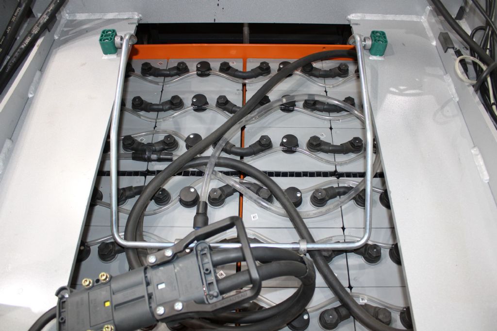 Still EK-X48 Selecionador de encomendas de alta elevao www.blackforxx.com