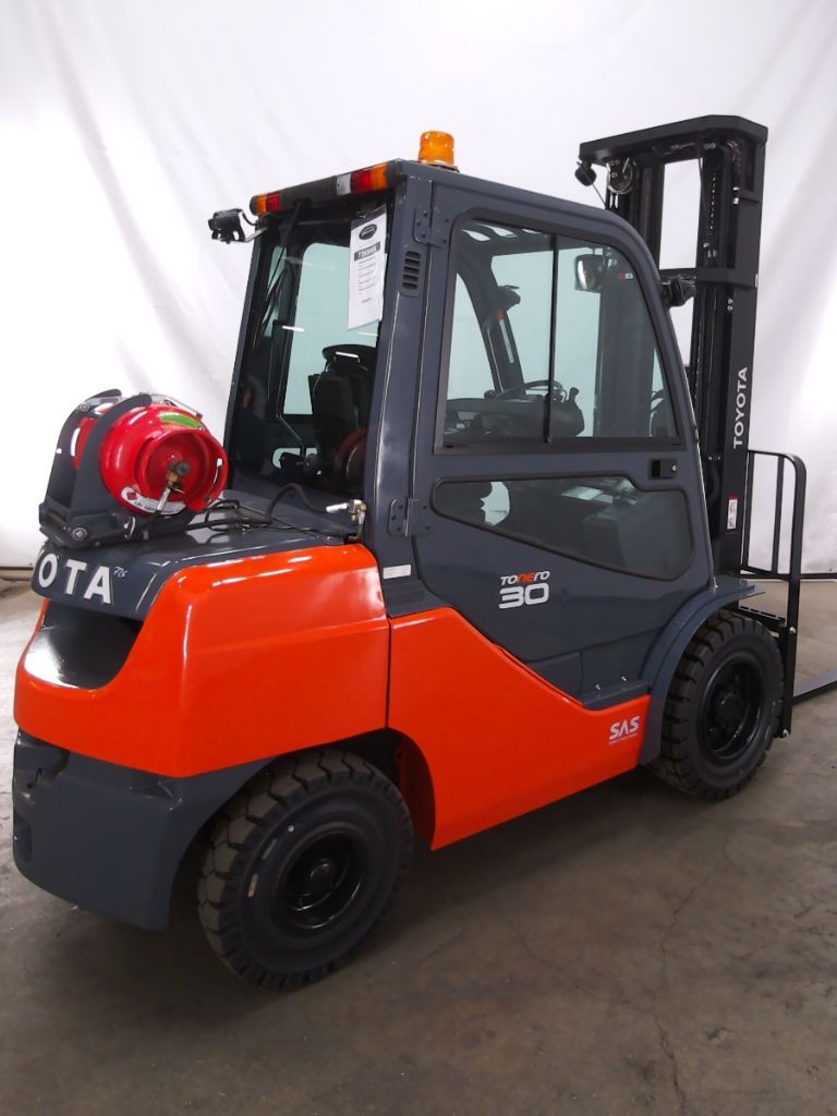 Toyota 02-8FGF30 LPG Forklifts www.blackforxx.com