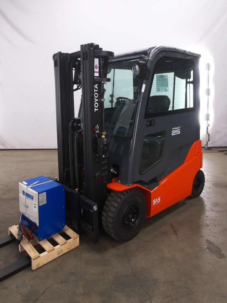 Toyota 8FBMKT25 Electric 4-wheel forklift www.blackforxx.com