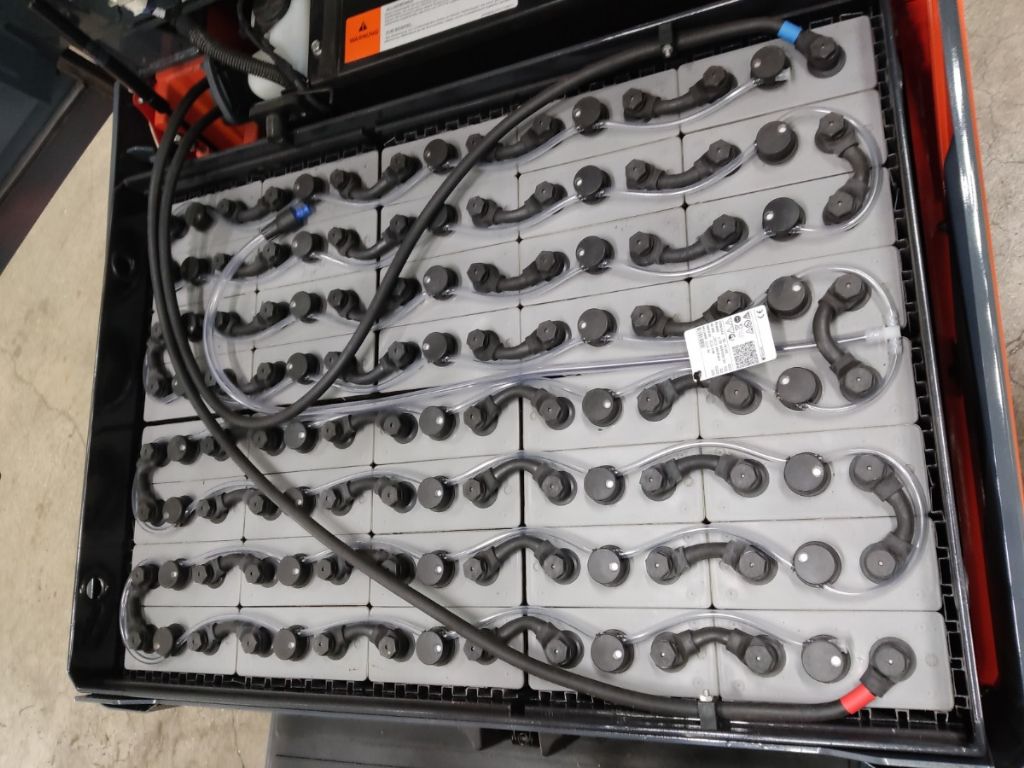 Toyota 8FBMKT25 Electric 4-wheel forklift www.blackforxx.com