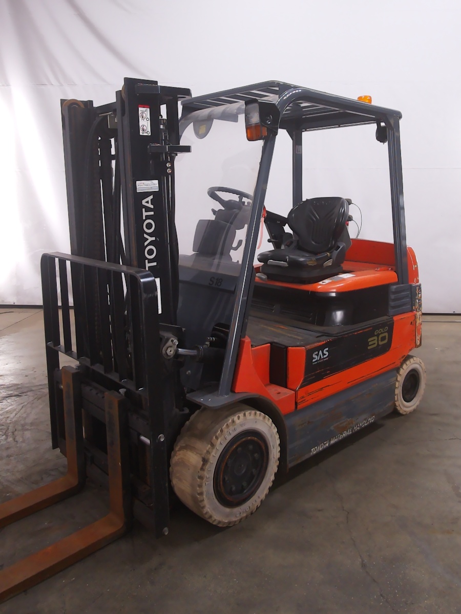 Toyota 7FBMF30 Elektro 4 Rad-Stapler www.blackforxx.com