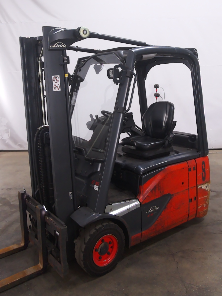 LINDE E16-02 Elektro 3 Rad-Stapler www.blackforxx.com