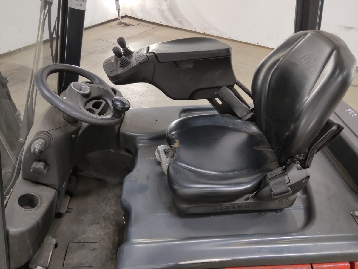 LINDE E16-02 Elektro 3 Rad-Stapler www.blackforxx.com