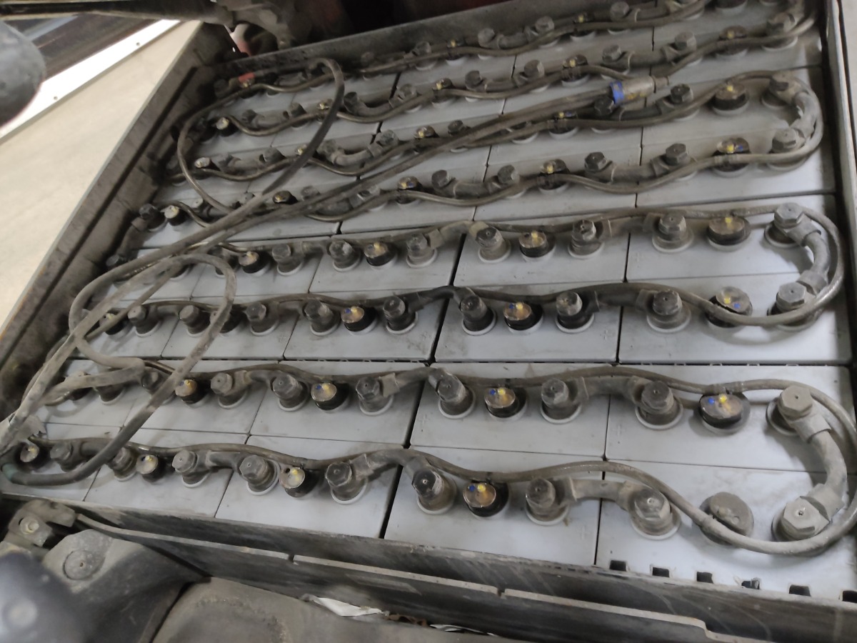 Linde E25L-01 Electric 4-wheel forklift www.blackforxx.com