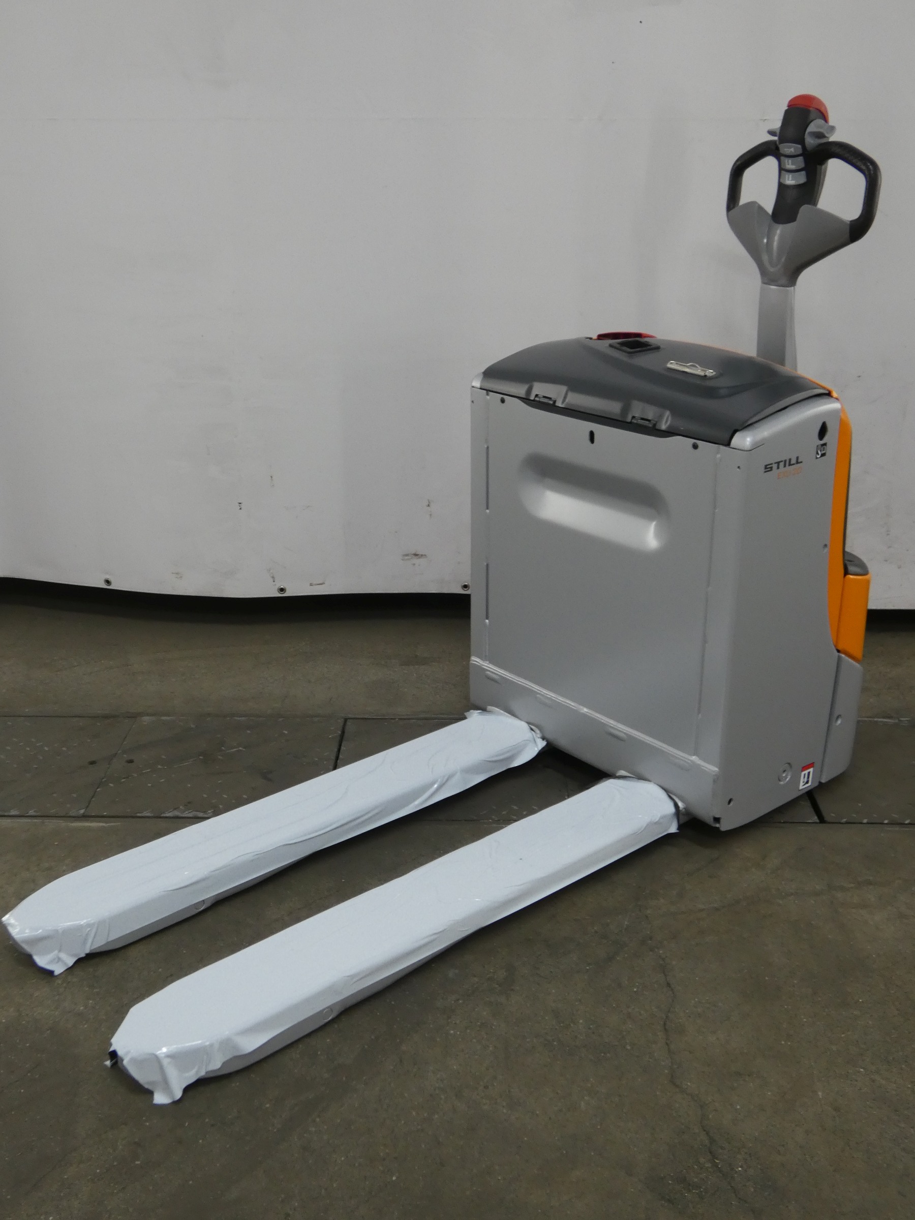 Still EXU20/BATT.NEU Transpallet elettrico www.blackforxx.com