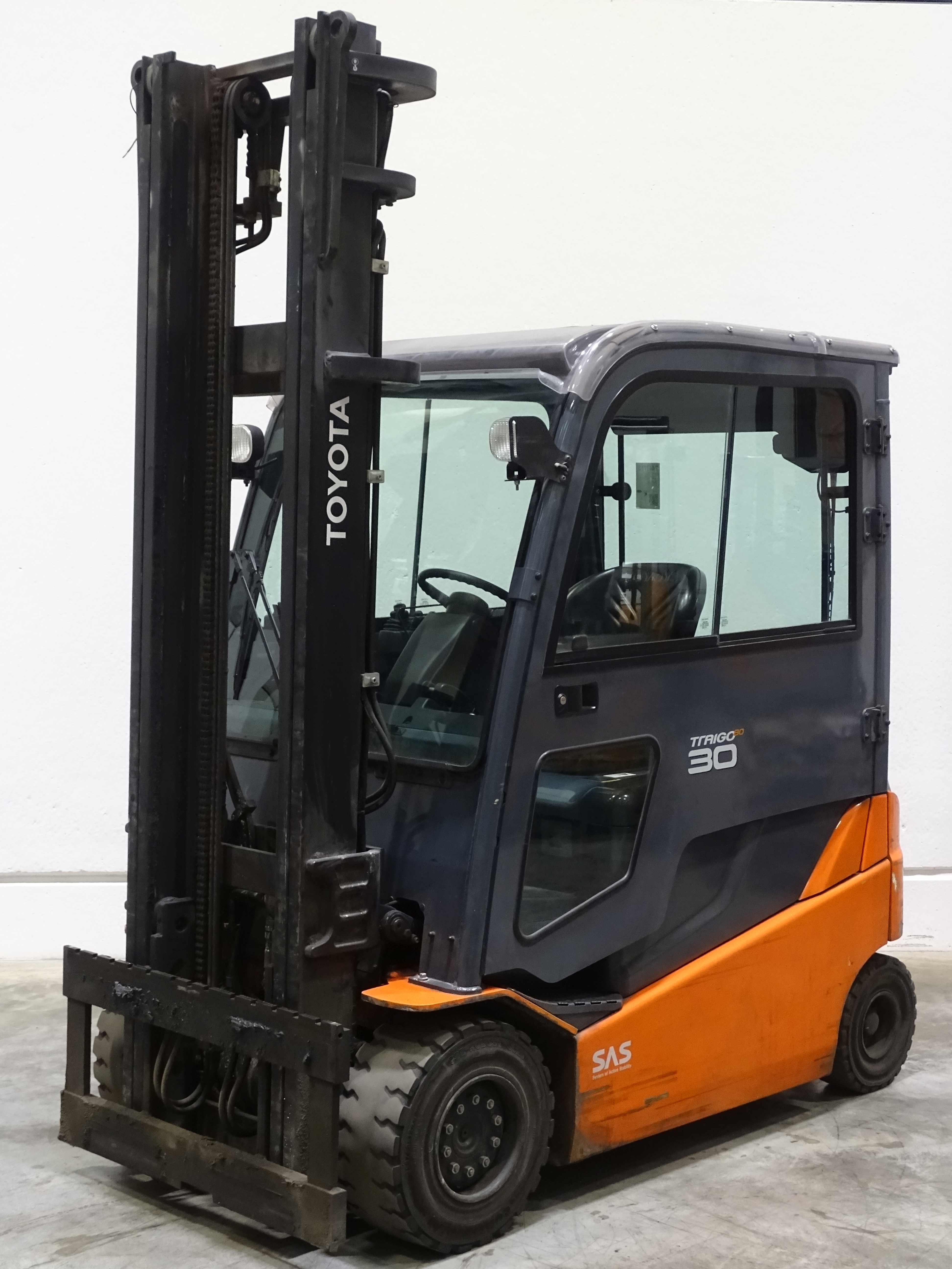 Toyota 8FBMT30 Electric 4-wheel forklift www.blackforxx.com