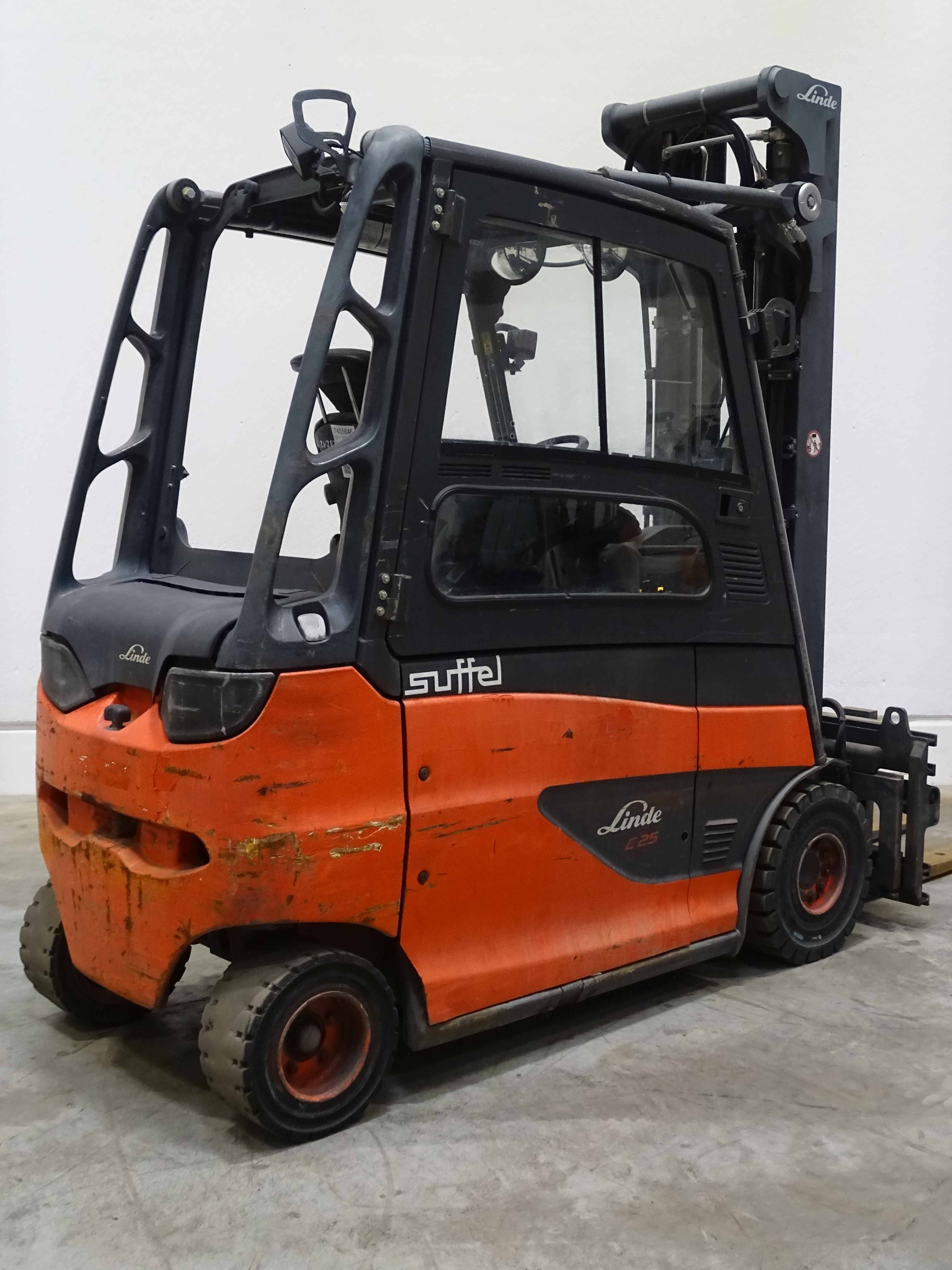 Linde E25HL-01/600 Elctrica de 4 ruedas www.blackforxx.com