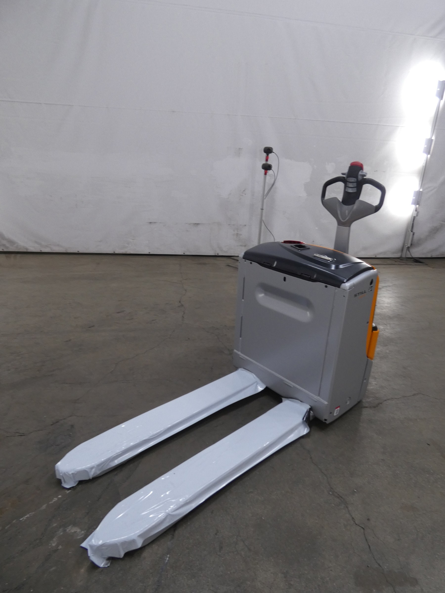 STILL EXU18/BATT.NEU Transpallet elettrico www.blackforxx.com