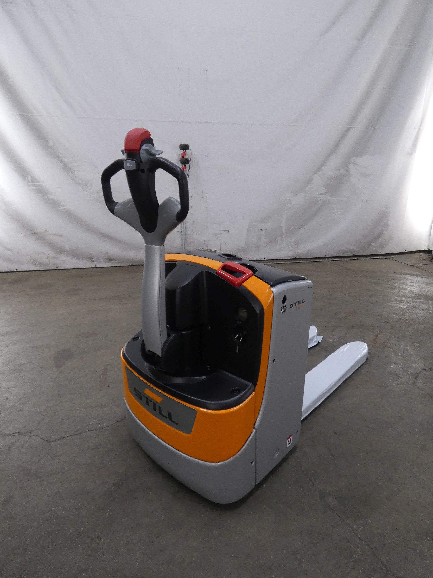 STILL EXU18/BATT.NEU Transpallet elettrico www.blackforxx.com