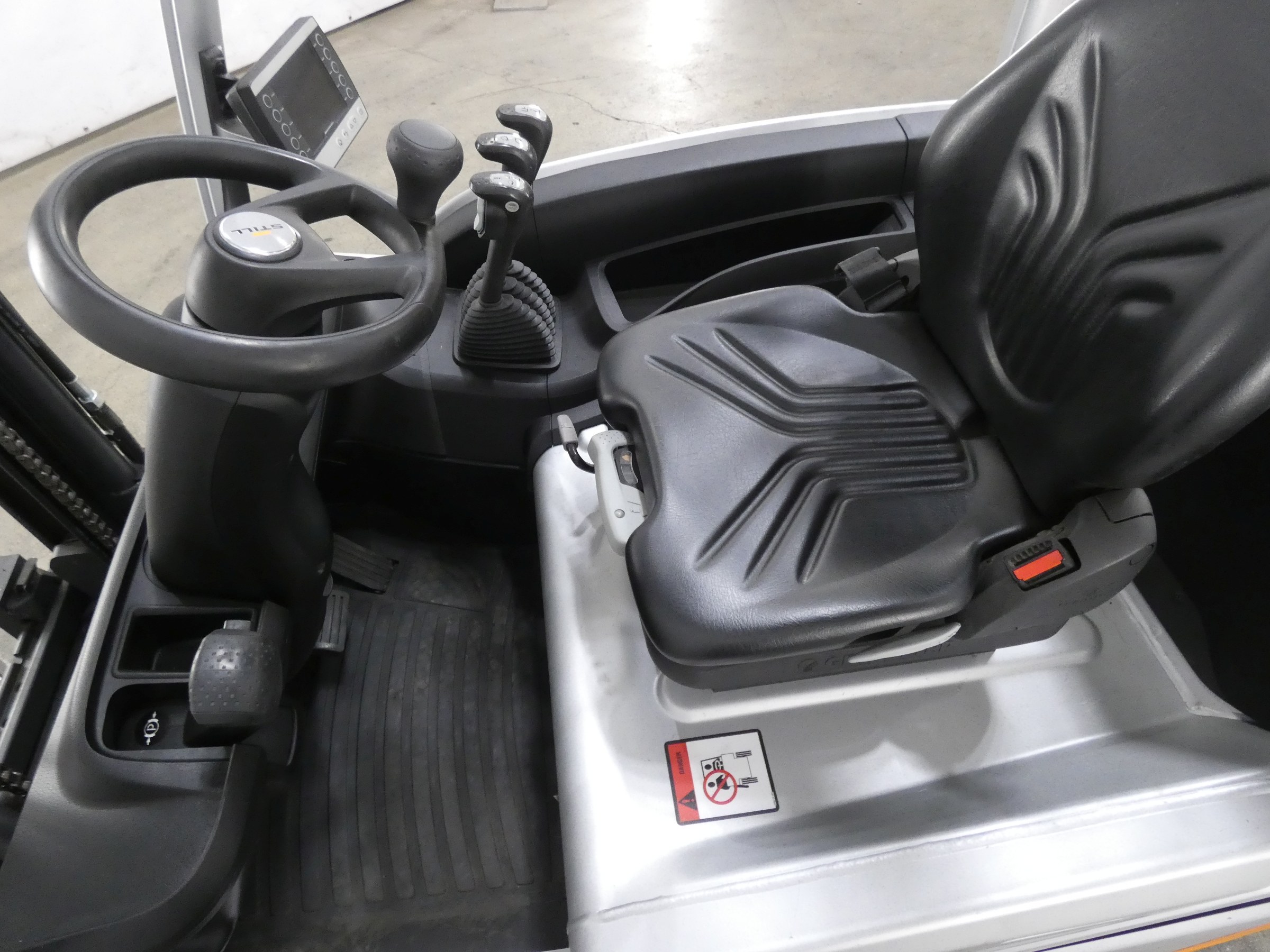 Still RX20-16/BRONZE Empilhador eltrico de trs rodas www.blackforxx.com