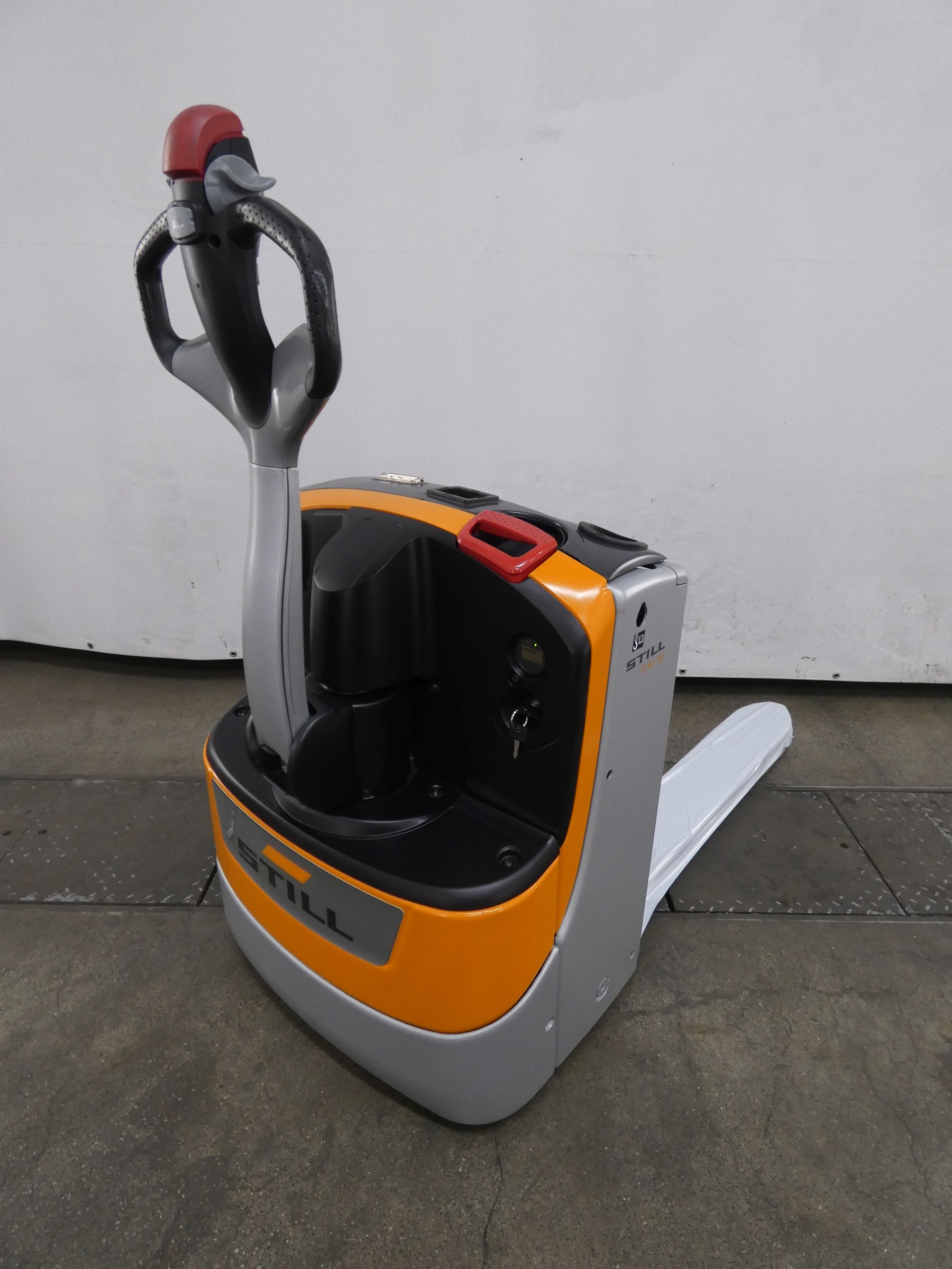 Still EXU16/BATT.NEU Electric Pallet Truck www.blackforxx.com