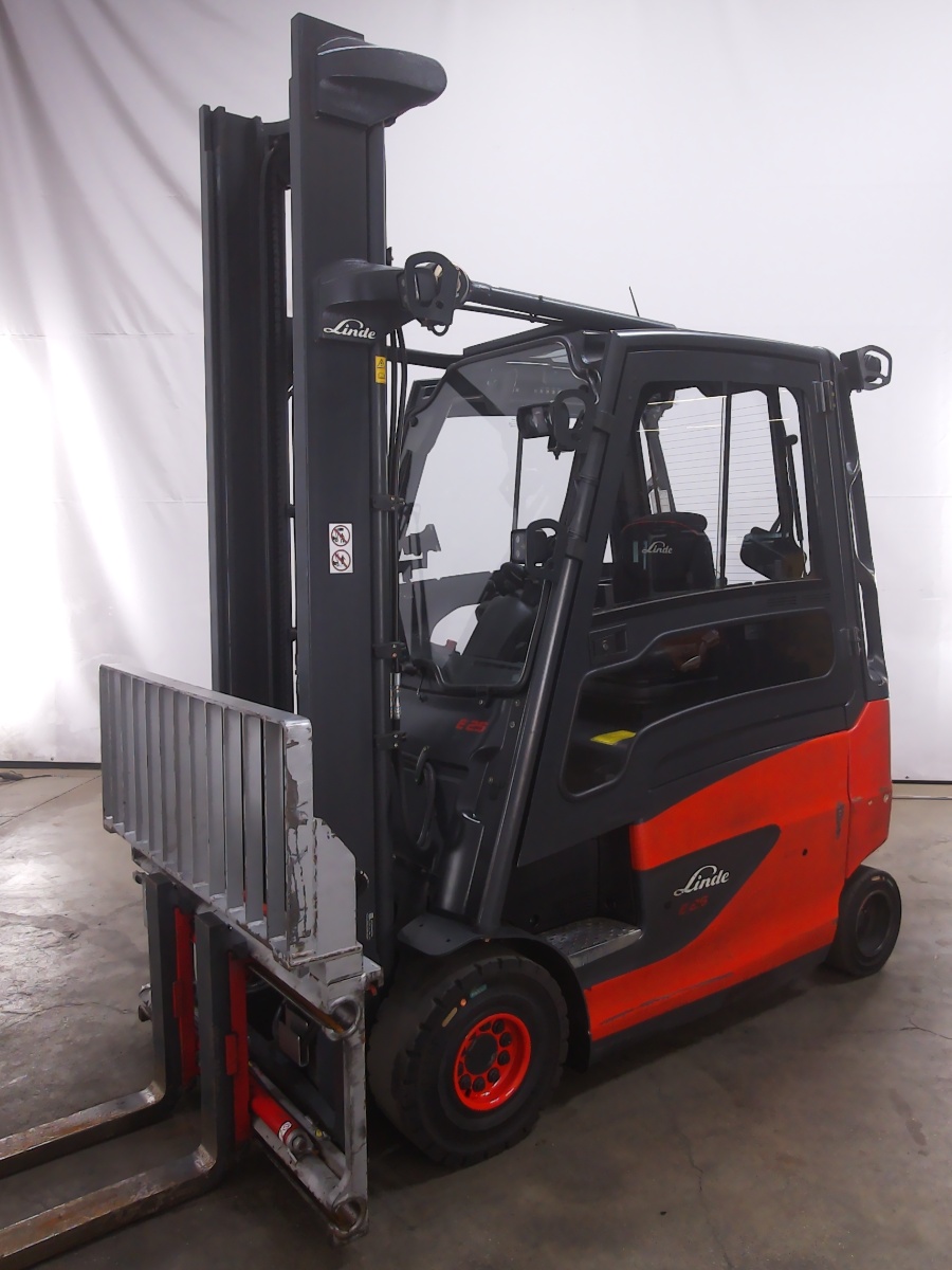 Linde E25HL-01/600 Elctrica de 4 ruedas www.blackforxx.com