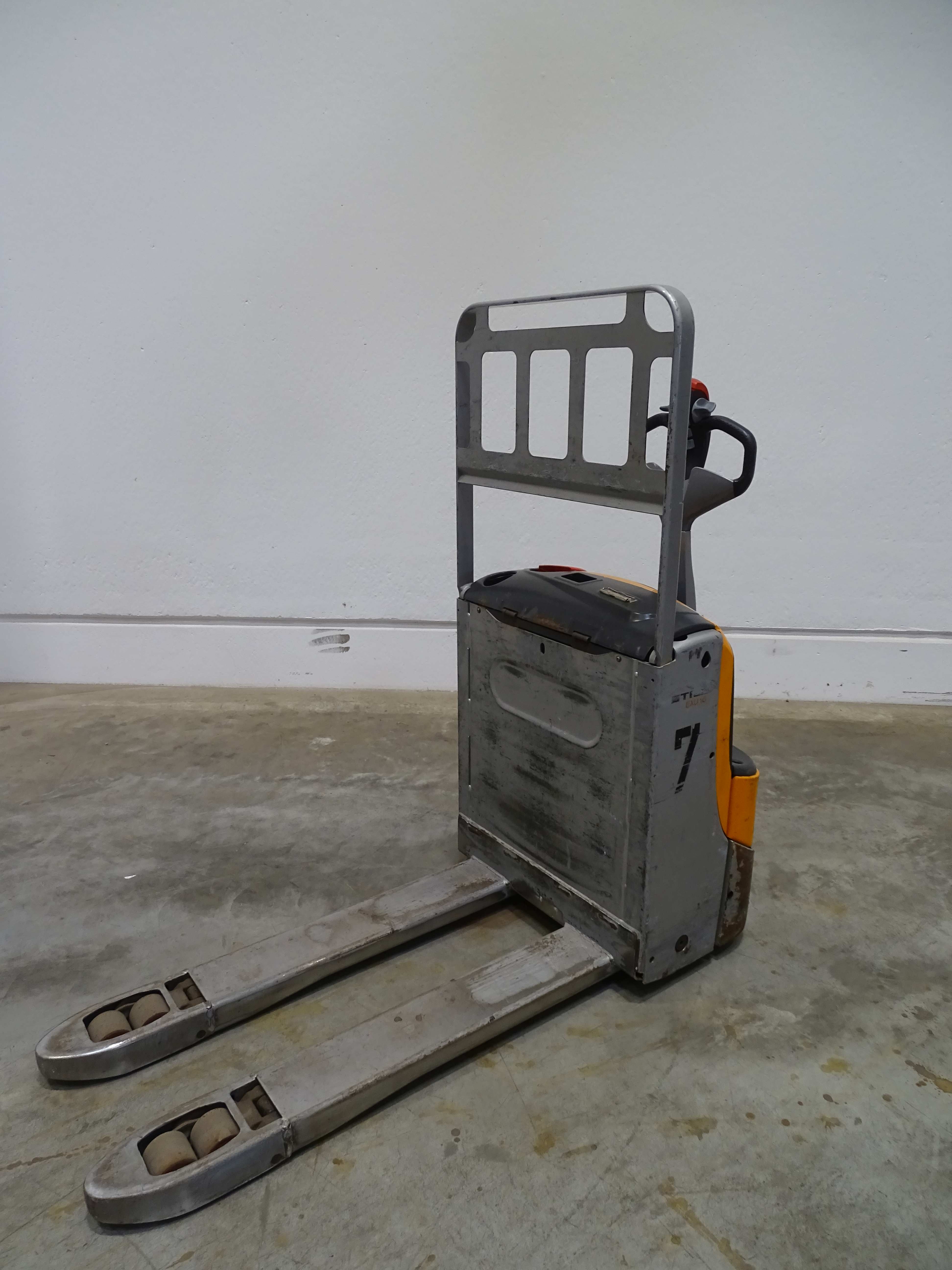 Still EXU16 Niederhubwagen www.blackforxx.com