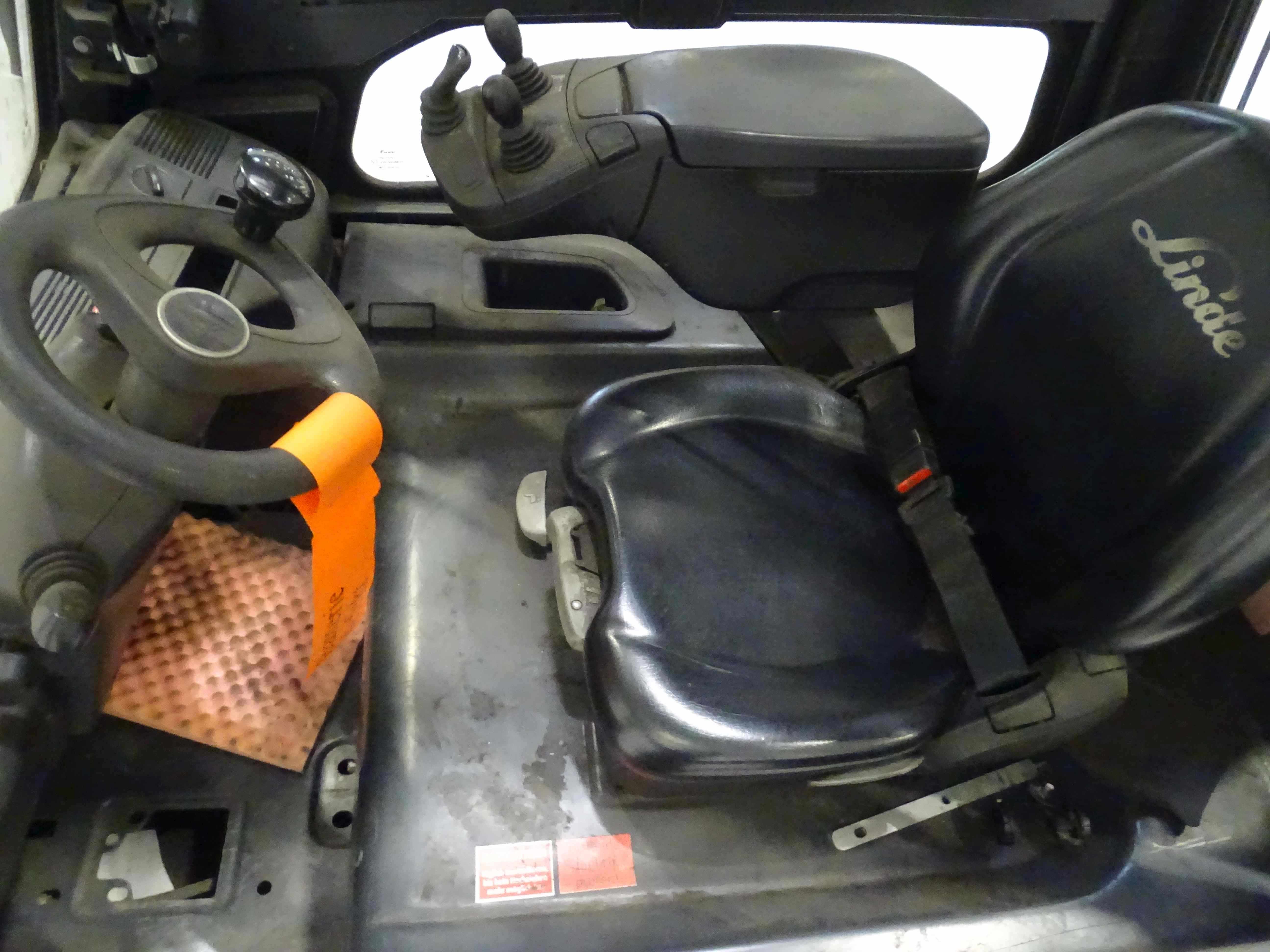 Linde E30HL-01/600 Elektro 4 Rad-Stapler www.blackforxx.com