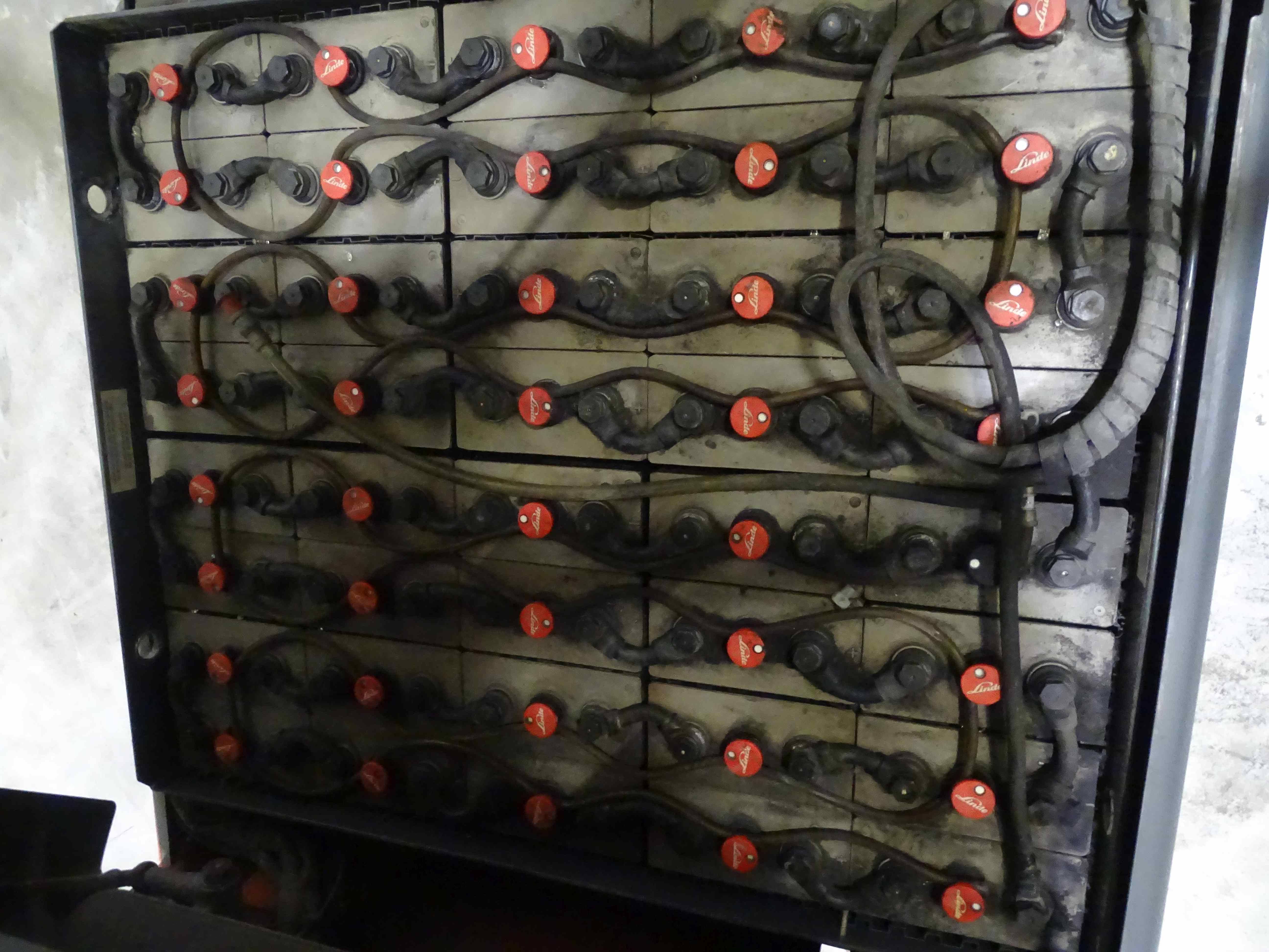 LINDE E25L-01 Elektro 4 Rad-Stapler www.blackforxx.com